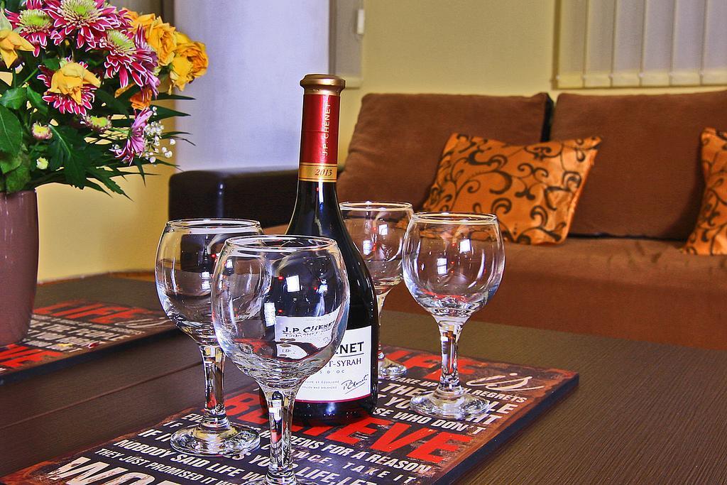 Nirvana Accommodation Bukarest Kültér fotó